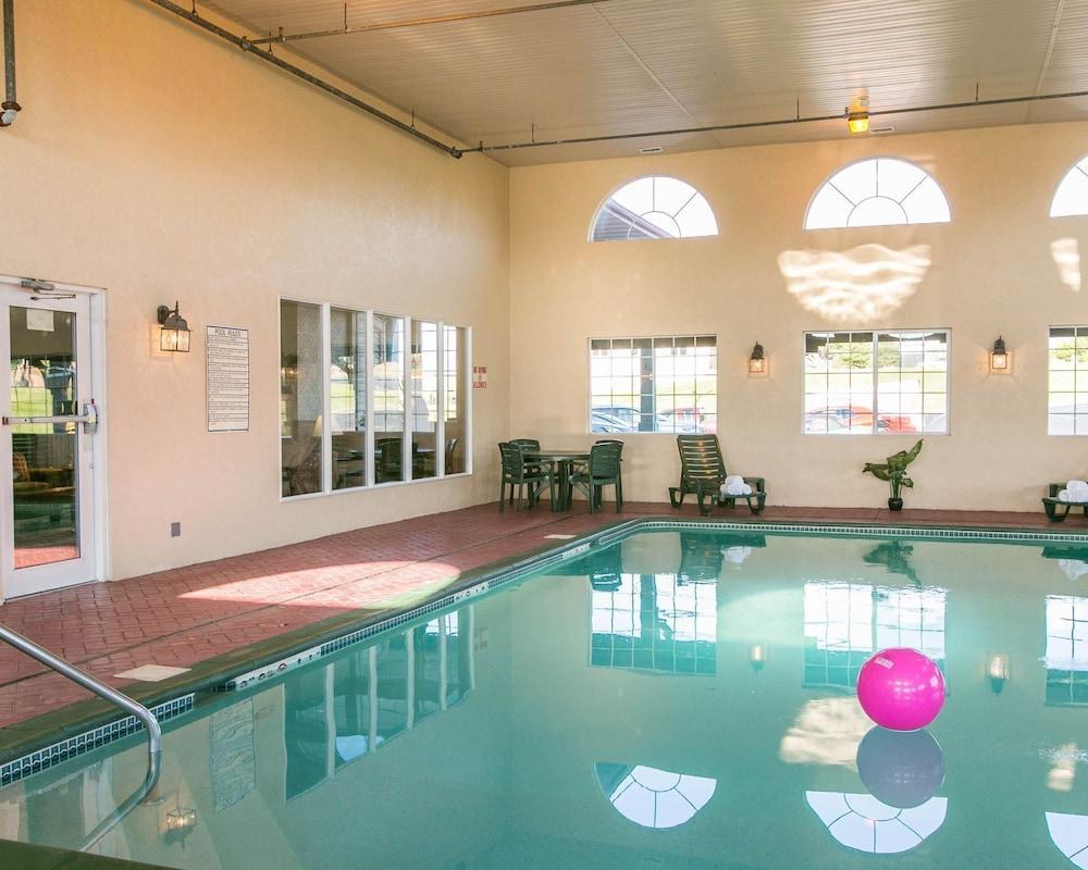 Comfort Inn Warrensburg Station Bagian luar foto