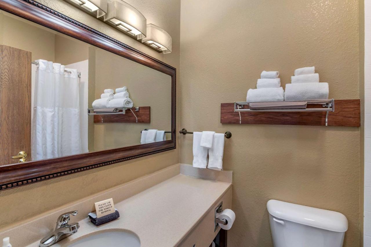 Comfort Inn Warrensburg Station Bagian luar foto