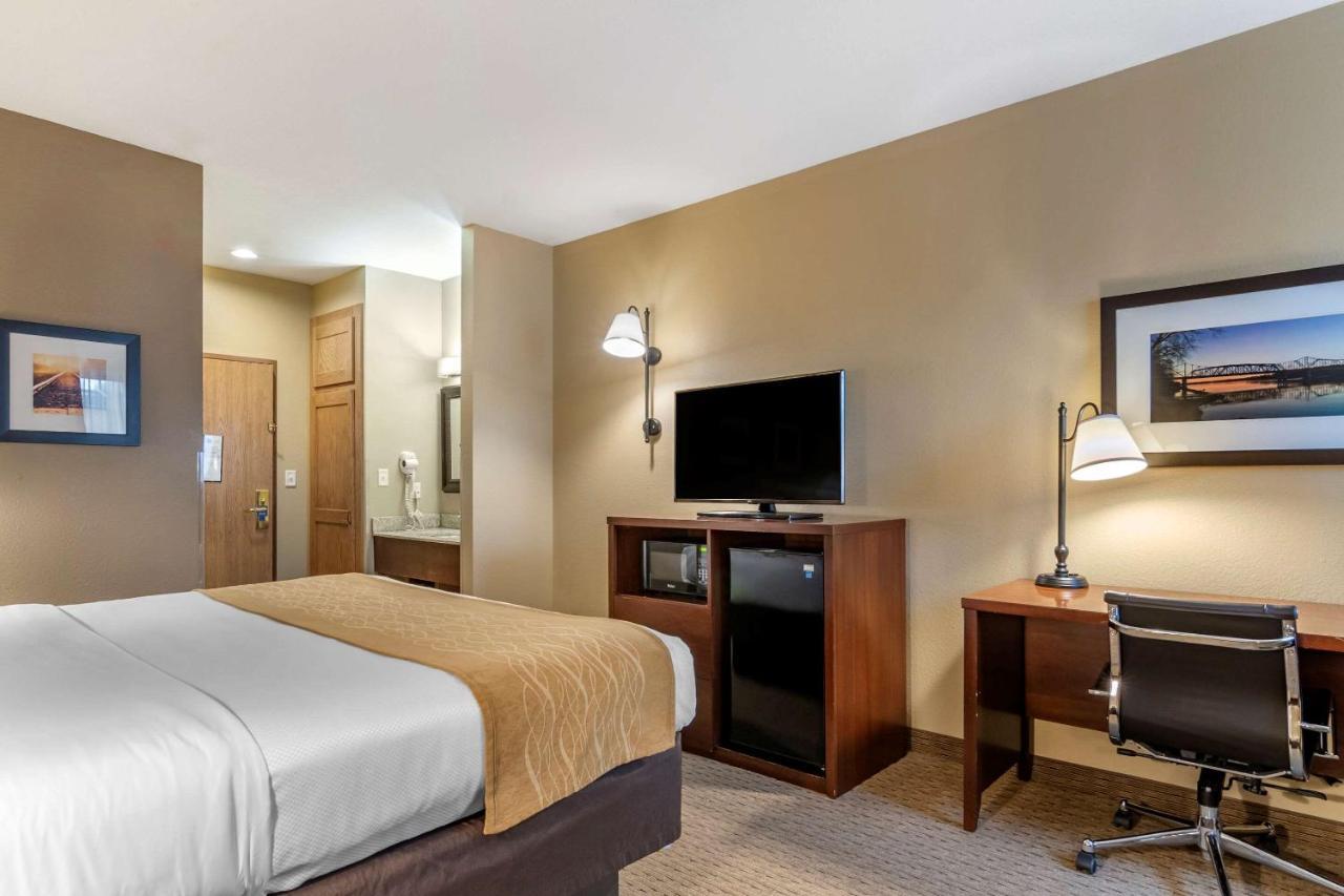 Comfort Inn Warrensburg Station Bagian luar foto