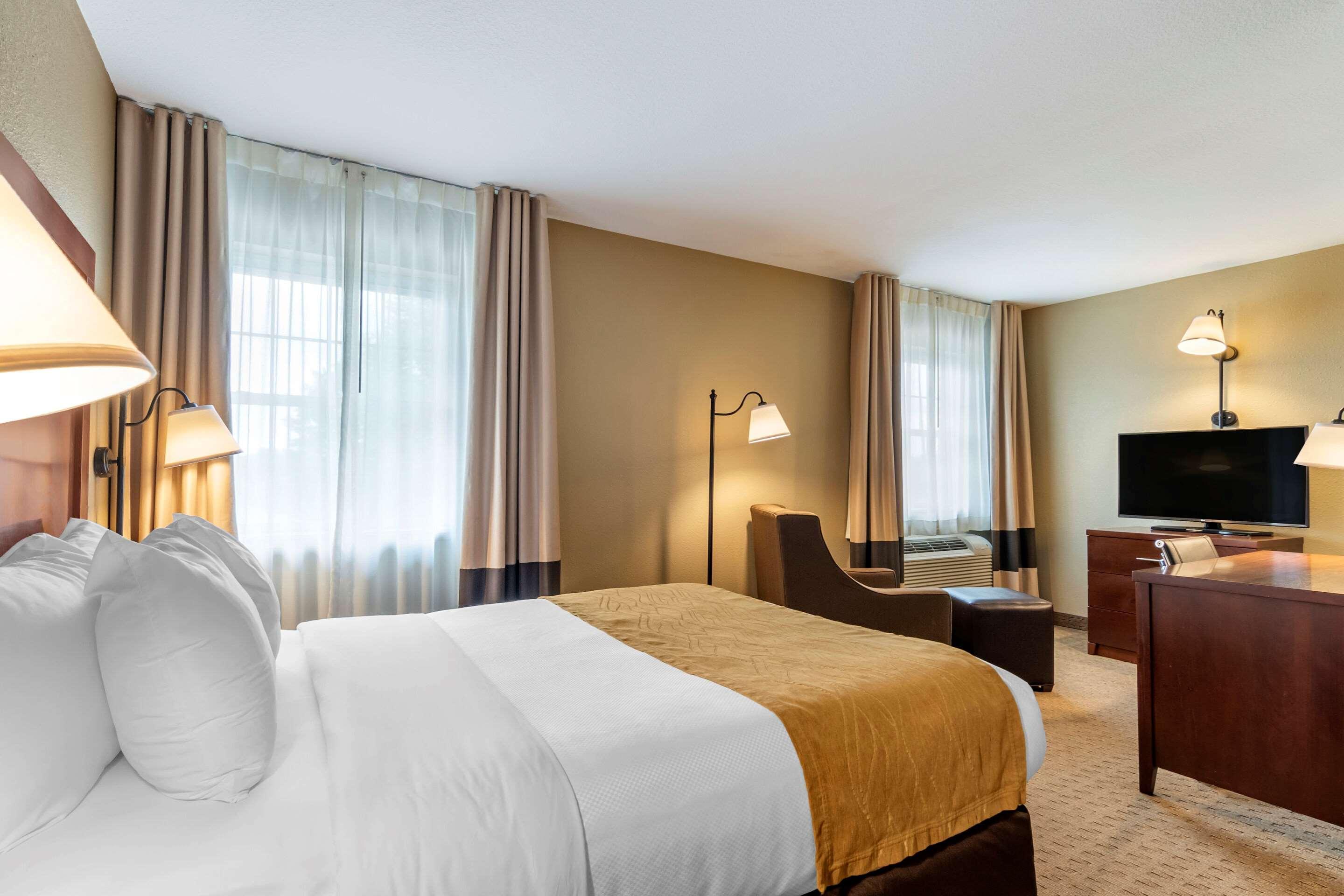 Comfort Inn Warrensburg Station Bagian luar foto