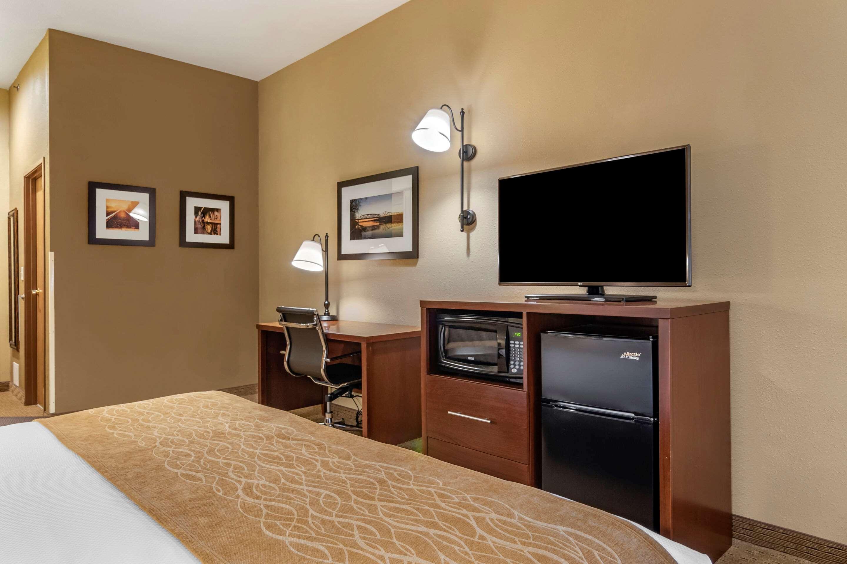 Comfort Inn Warrensburg Station Bagian luar foto