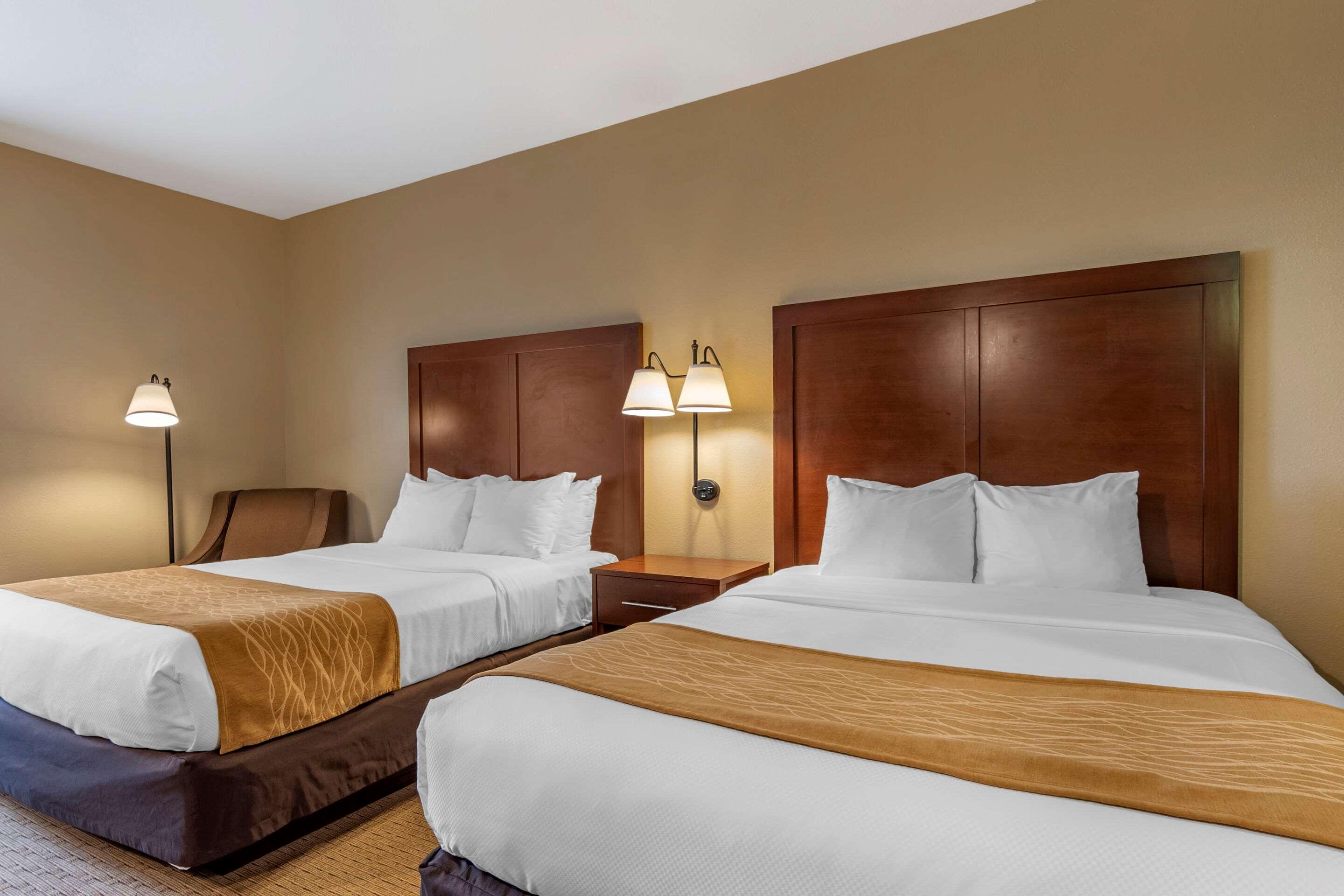 Comfort Inn Warrensburg Station Bagian luar foto