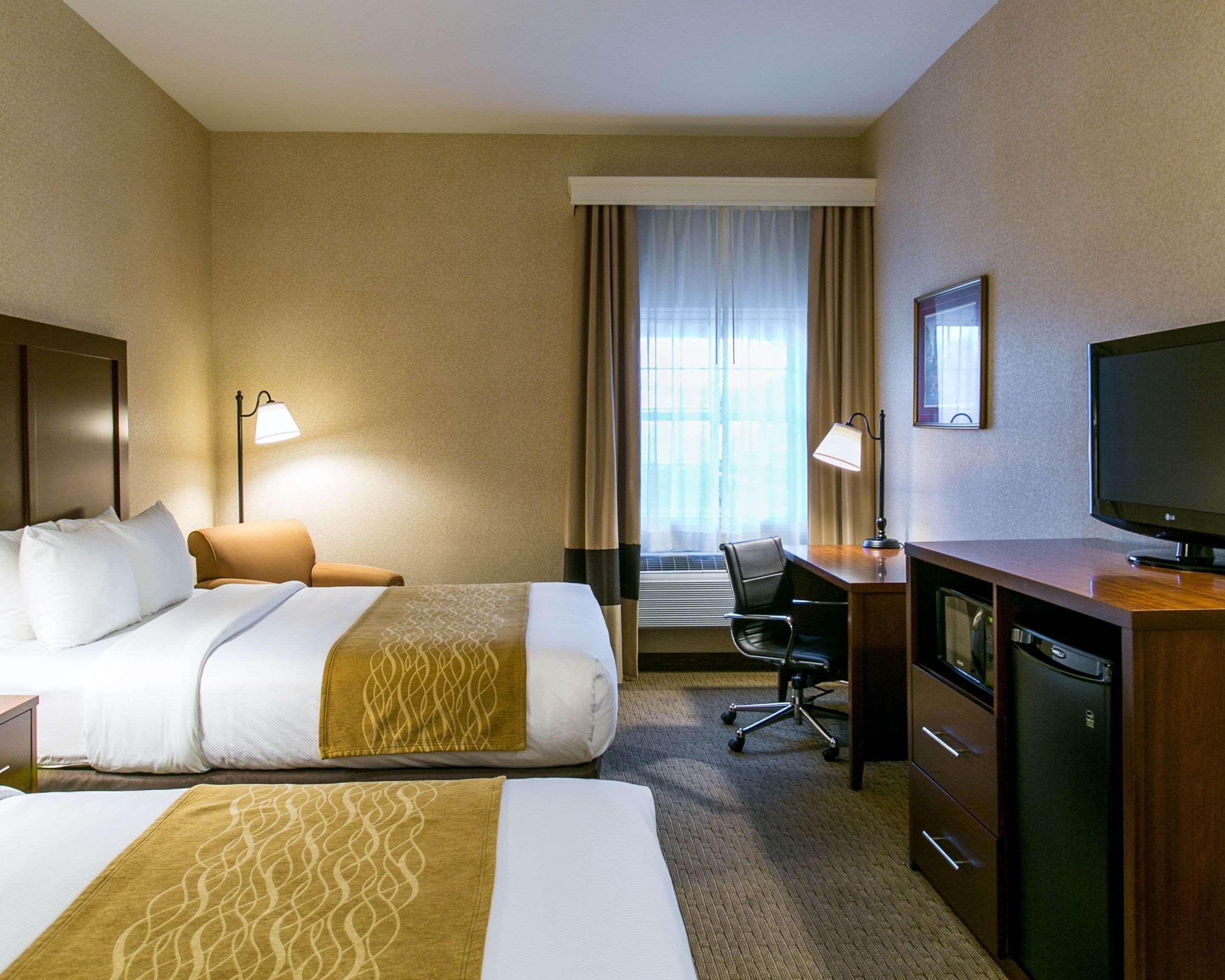 Comfort Inn Warrensburg Station Bagian luar foto
