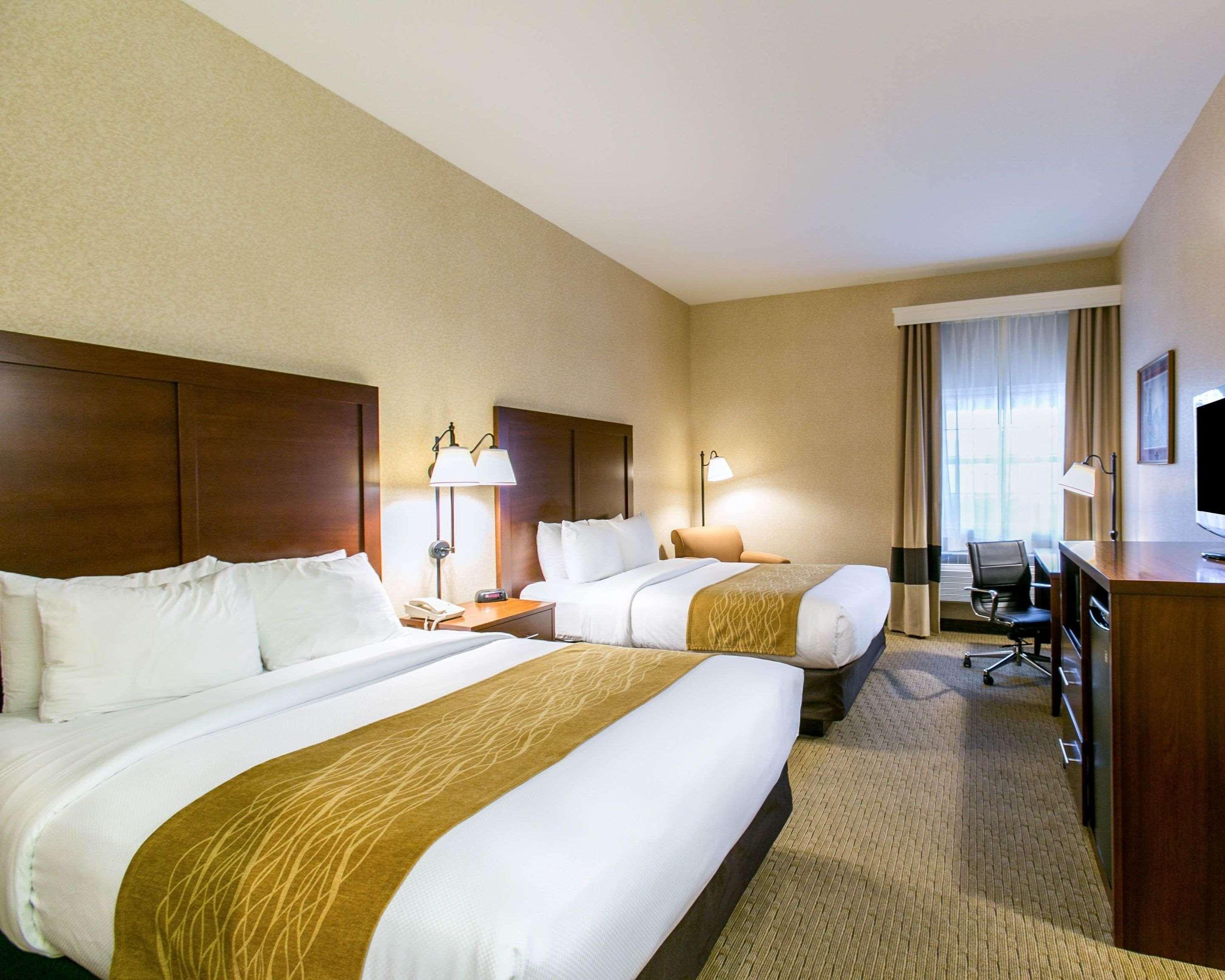 Comfort Inn Warrensburg Station Bagian luar foto