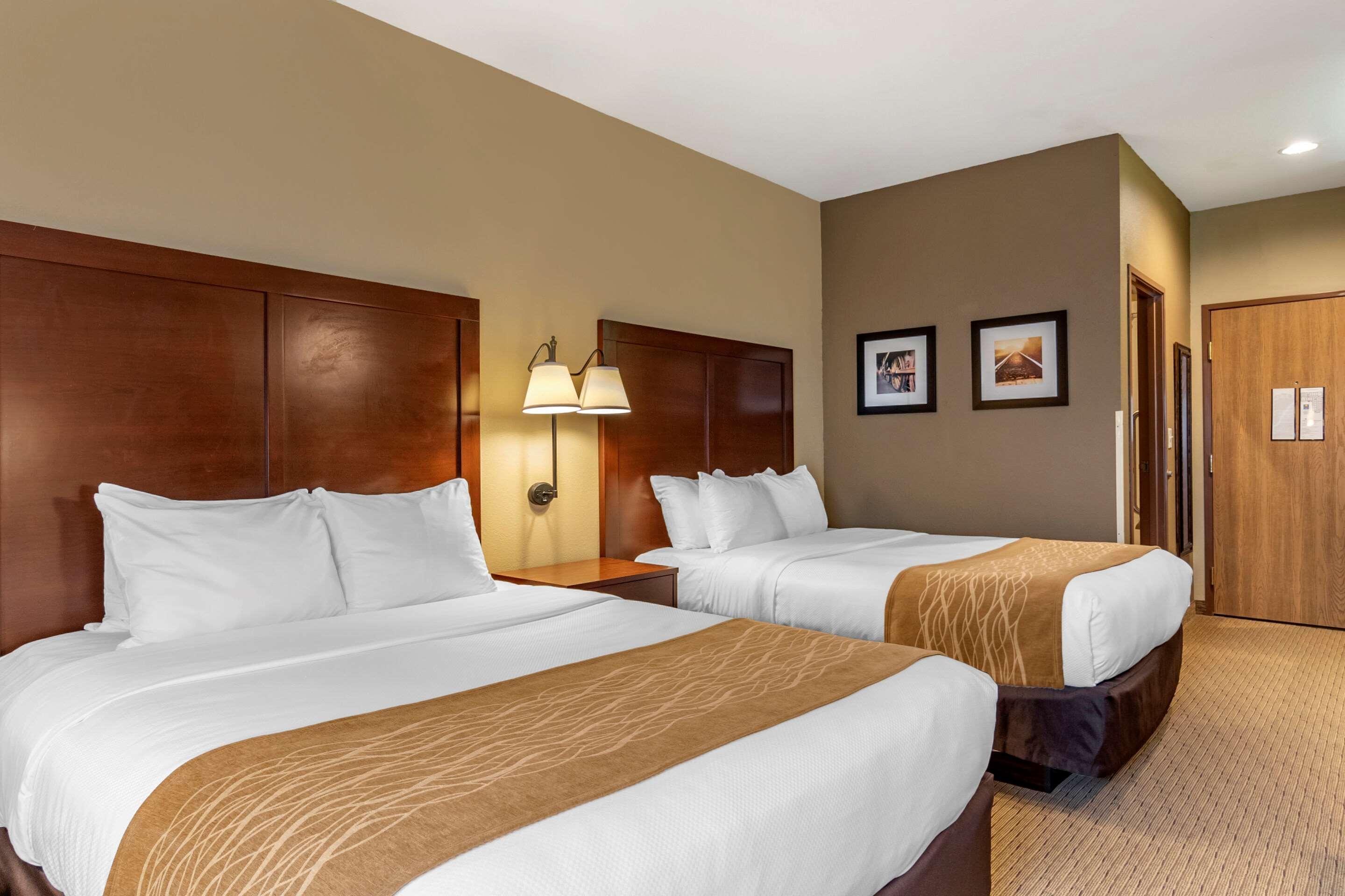 Comfort Inn Warrensburg Station Bagian luar foto