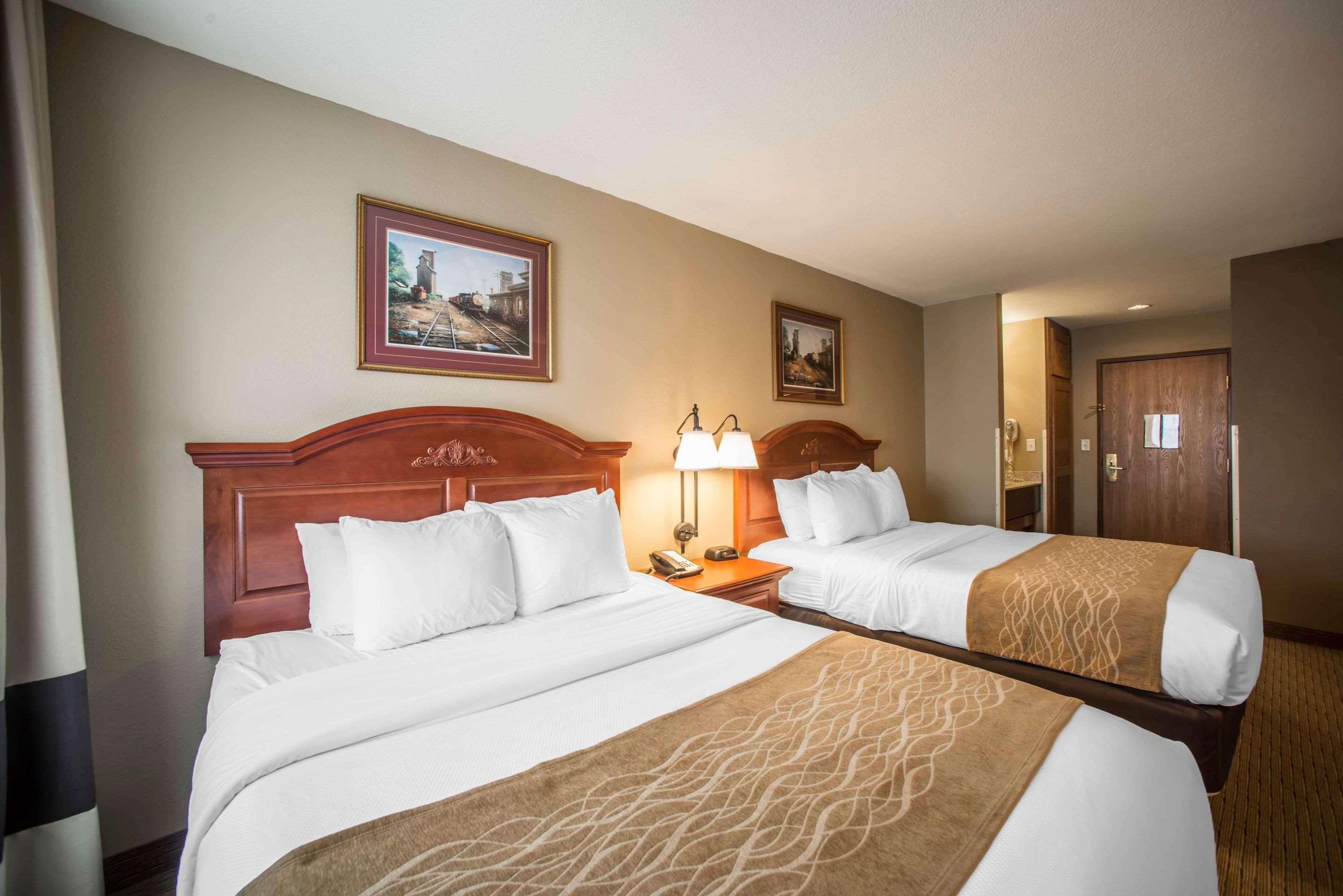 Comfort Inn Warrensburg Station Bagian luar foto