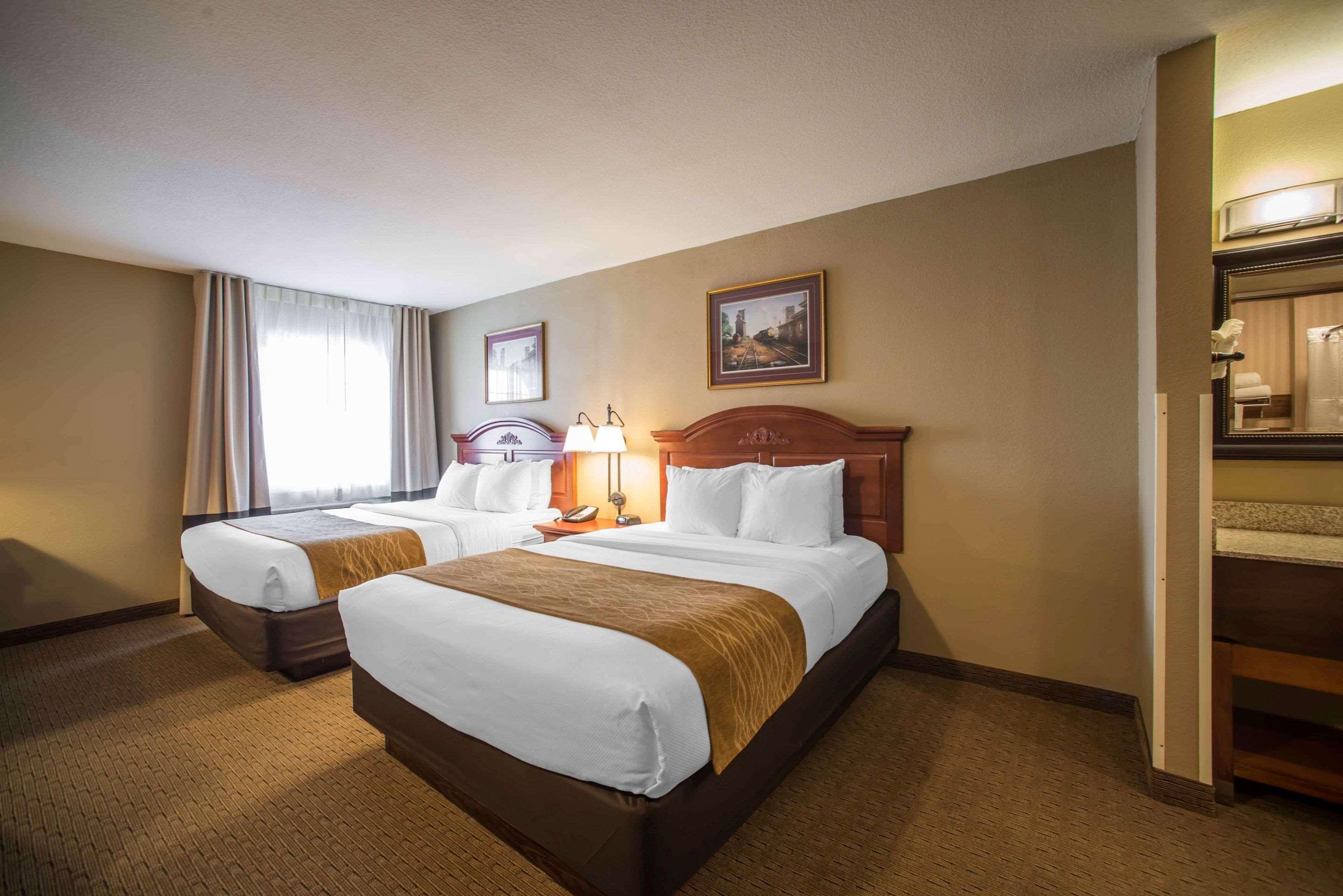 Comfort Inn Warrensburg Station Bagian luar foto