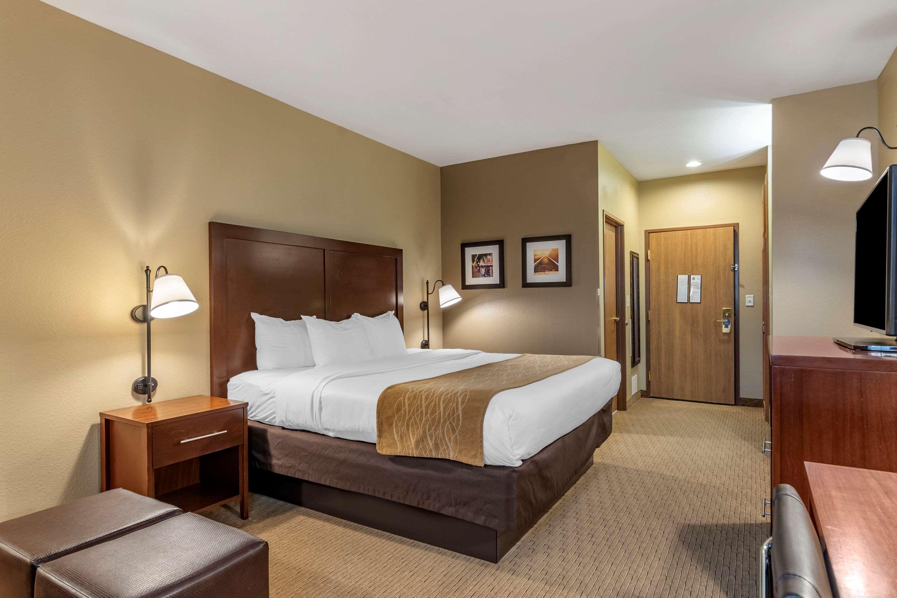 Comfort Inn Warrensburg Station Bagian luar foto