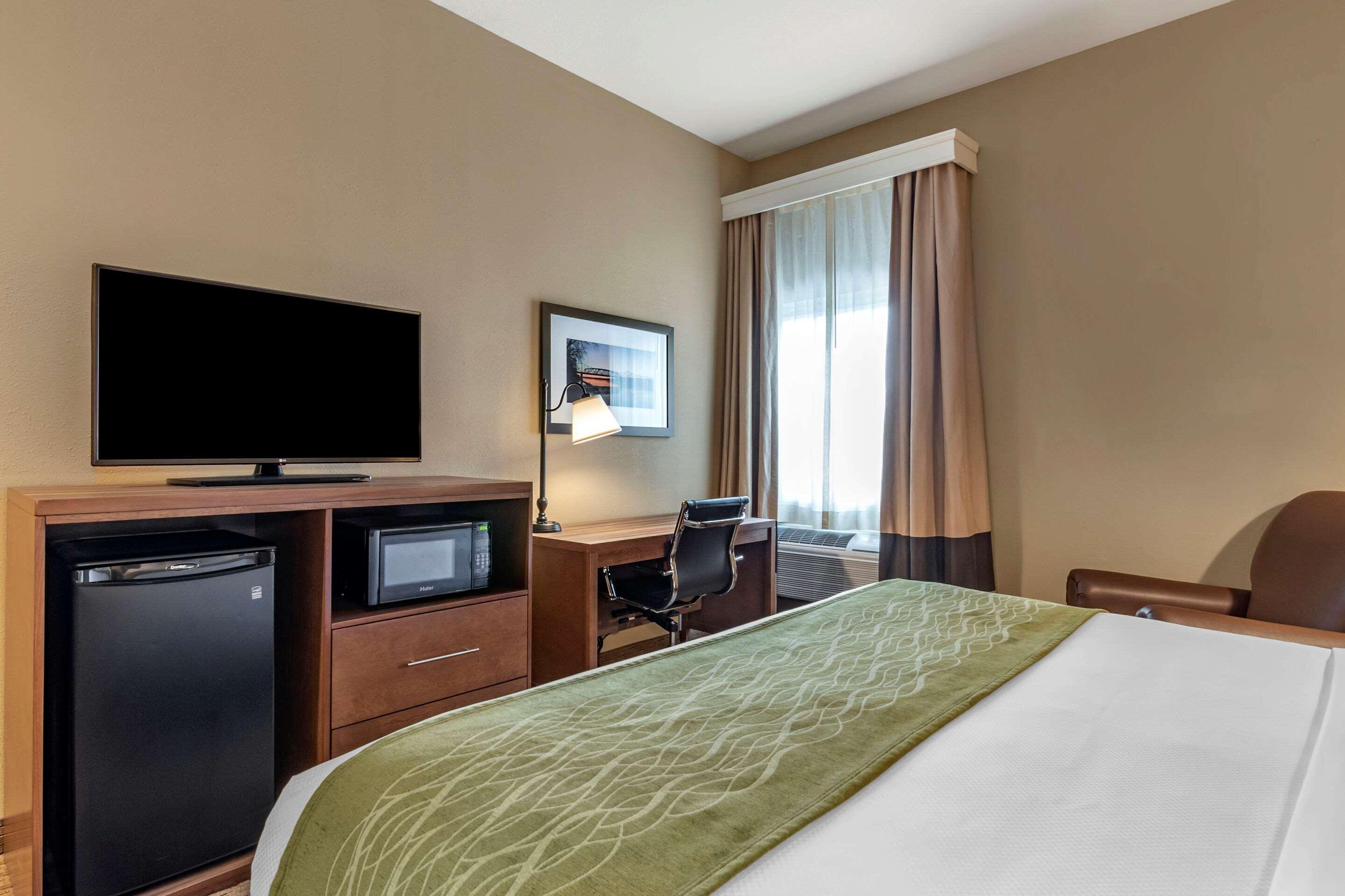 Comfort Inn Warrensburg Station Bagian luar foto