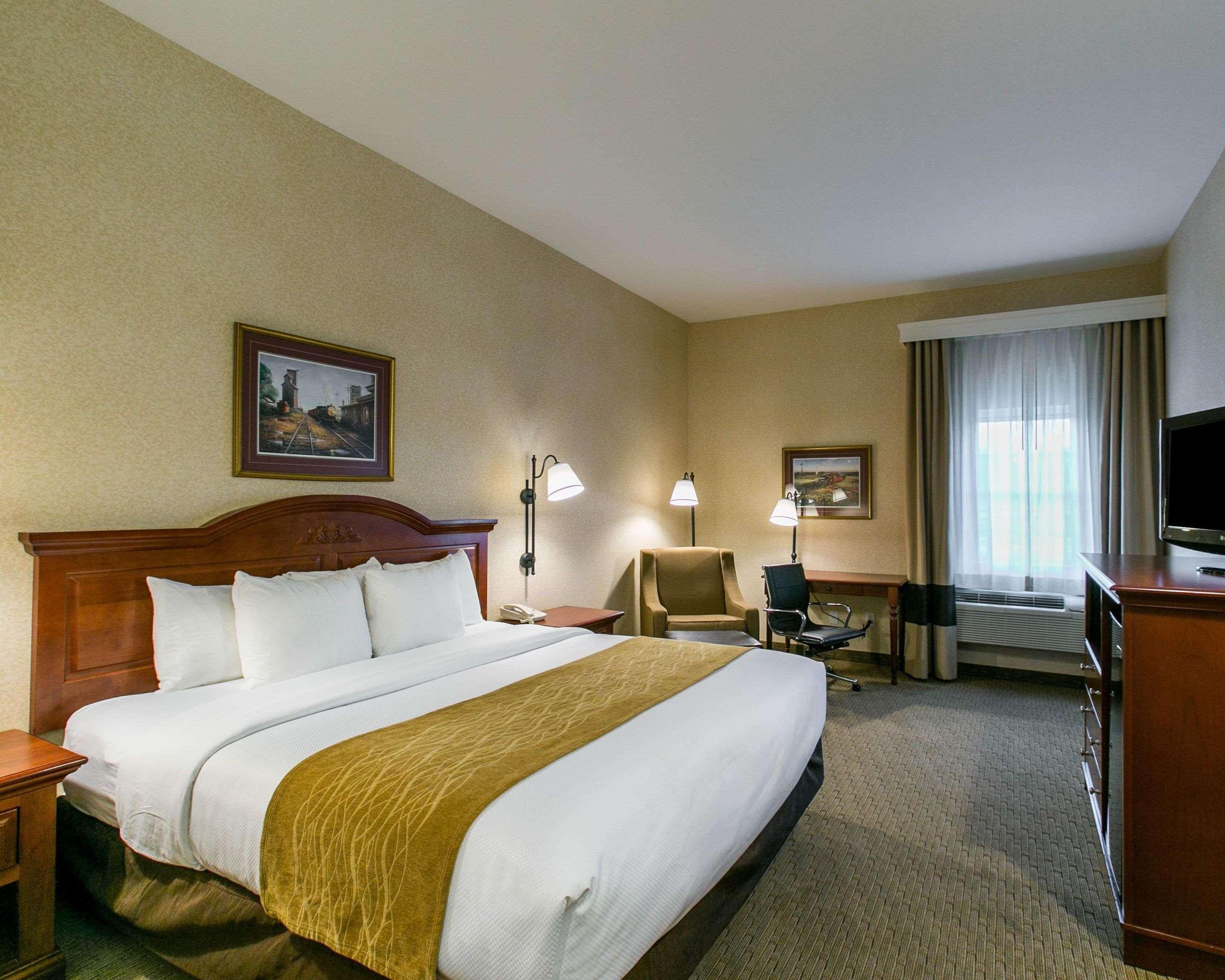 Comfort Inn Warrensburg Station Bagian luar foto