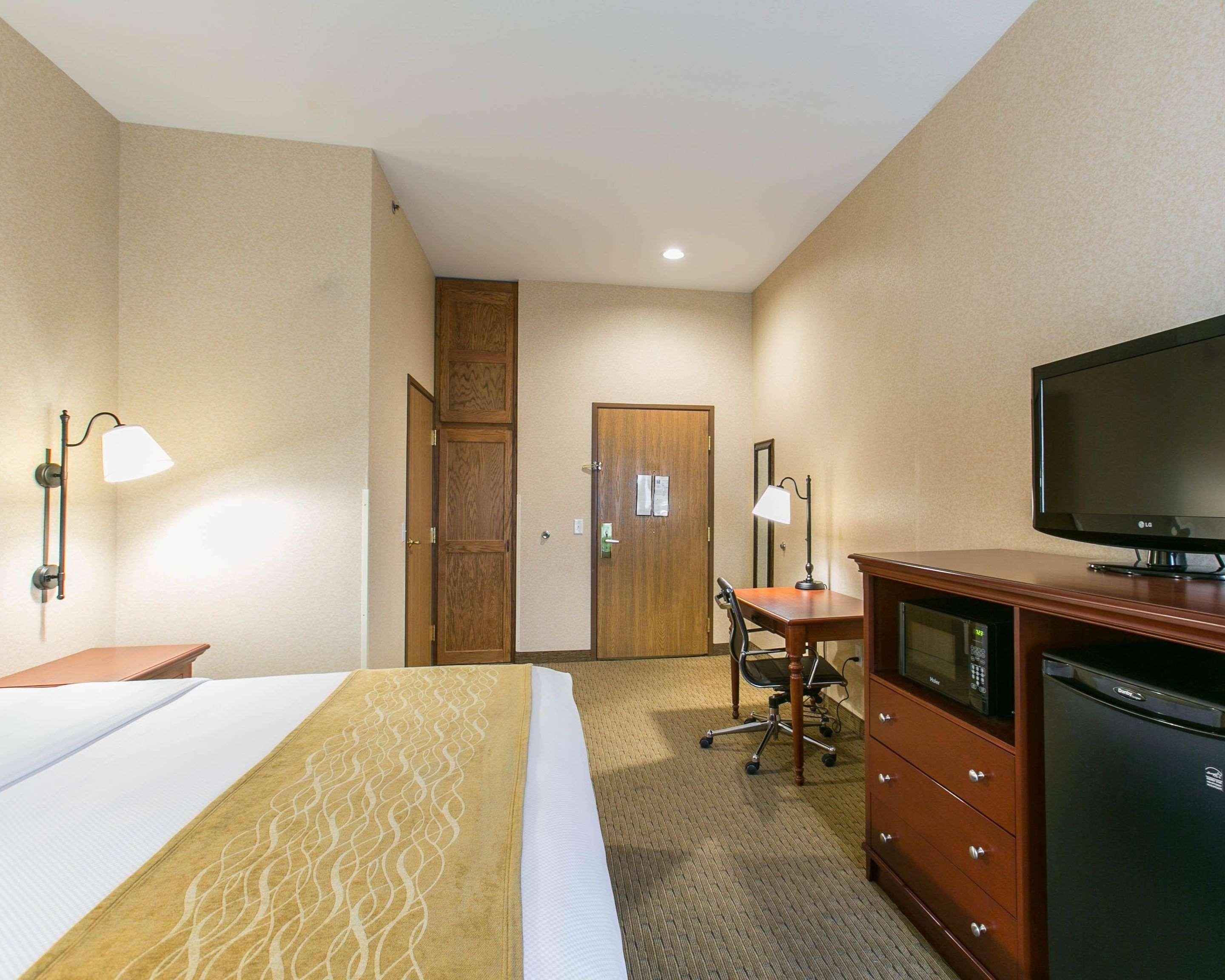 Comfort Inn Warrensburg Station Bagian luar foto