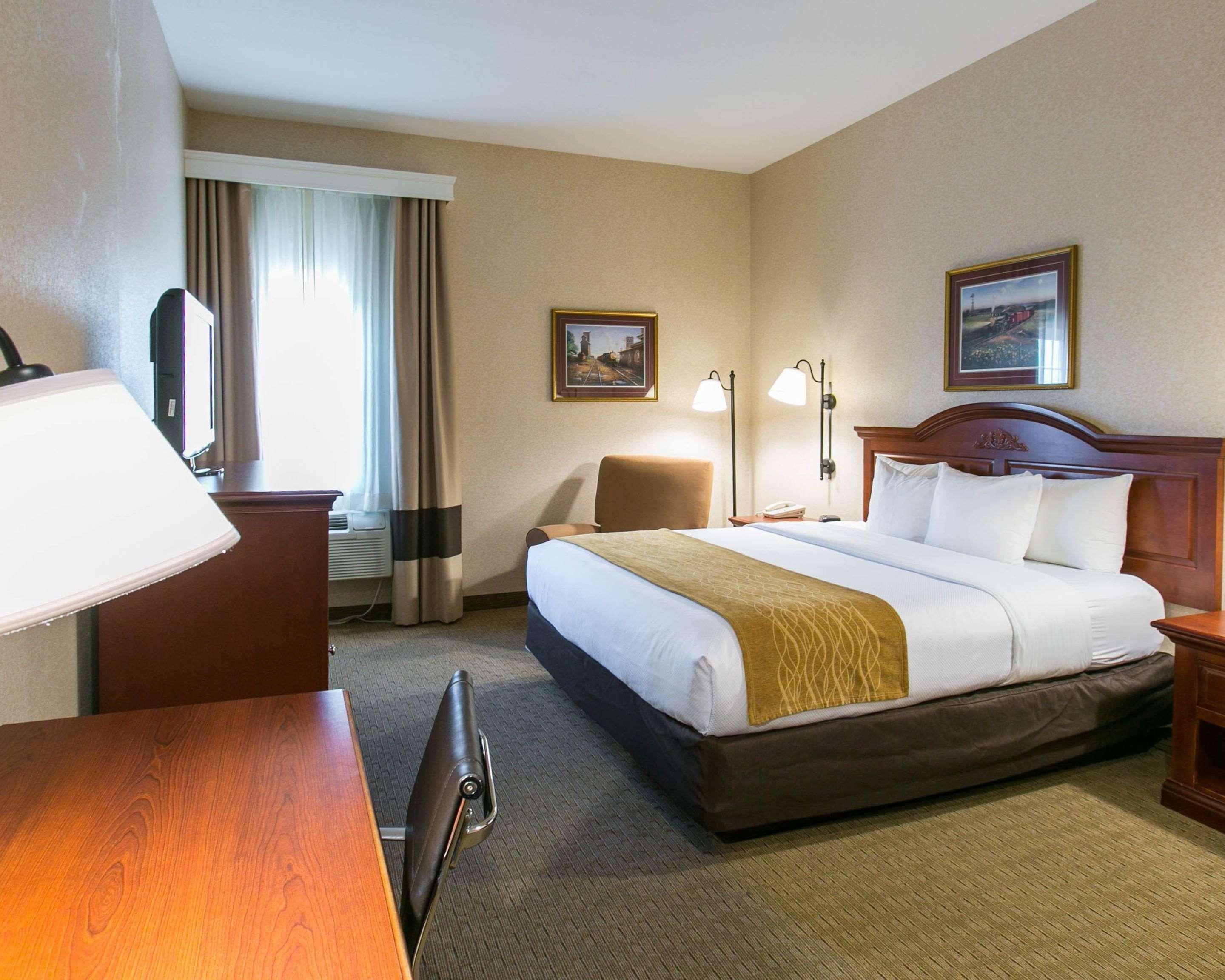 Comfort Inn Warrensburg Station Bagian luar foto