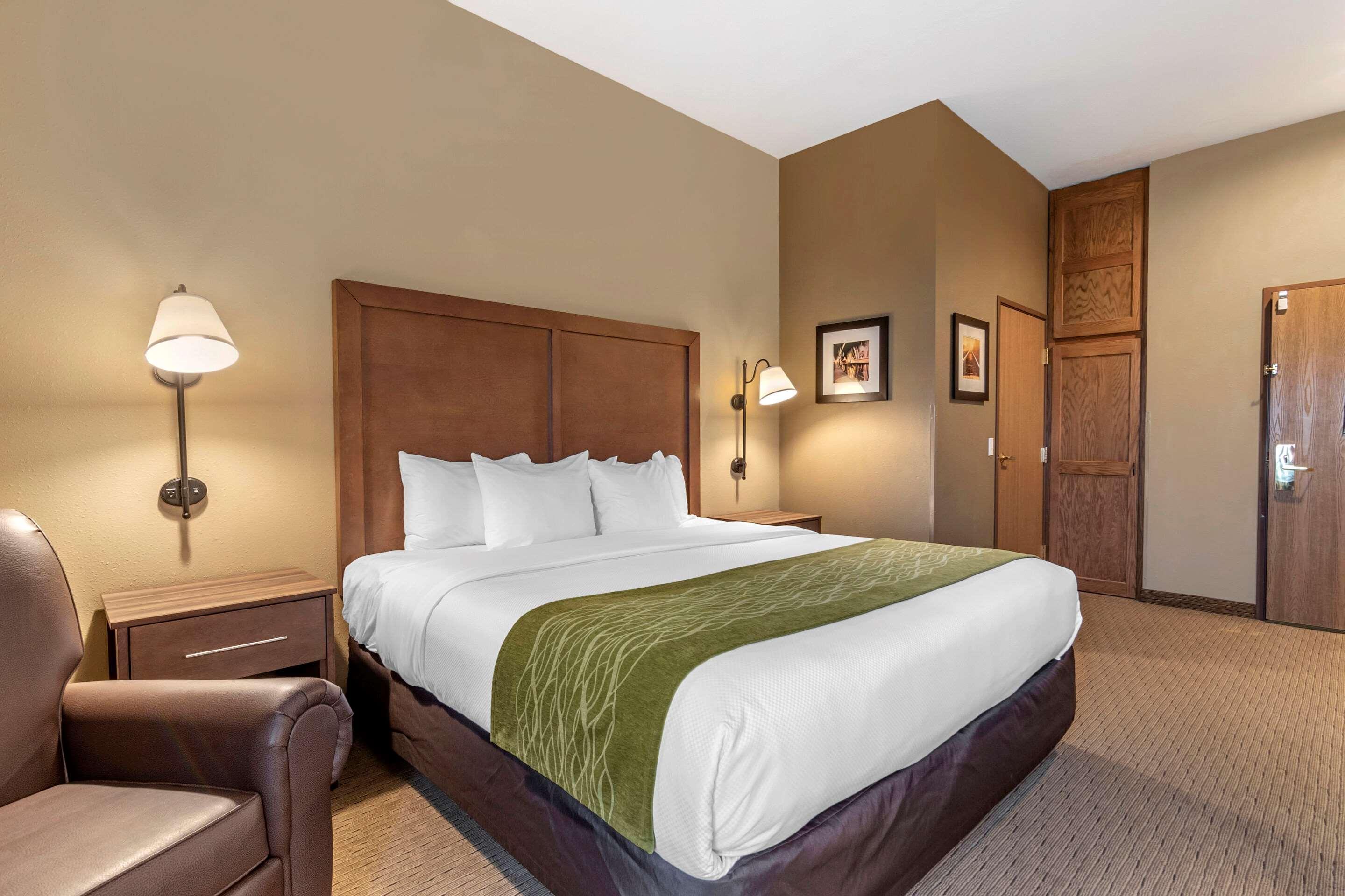 Comfort Inn Warrensburg Station Bagian luar foto