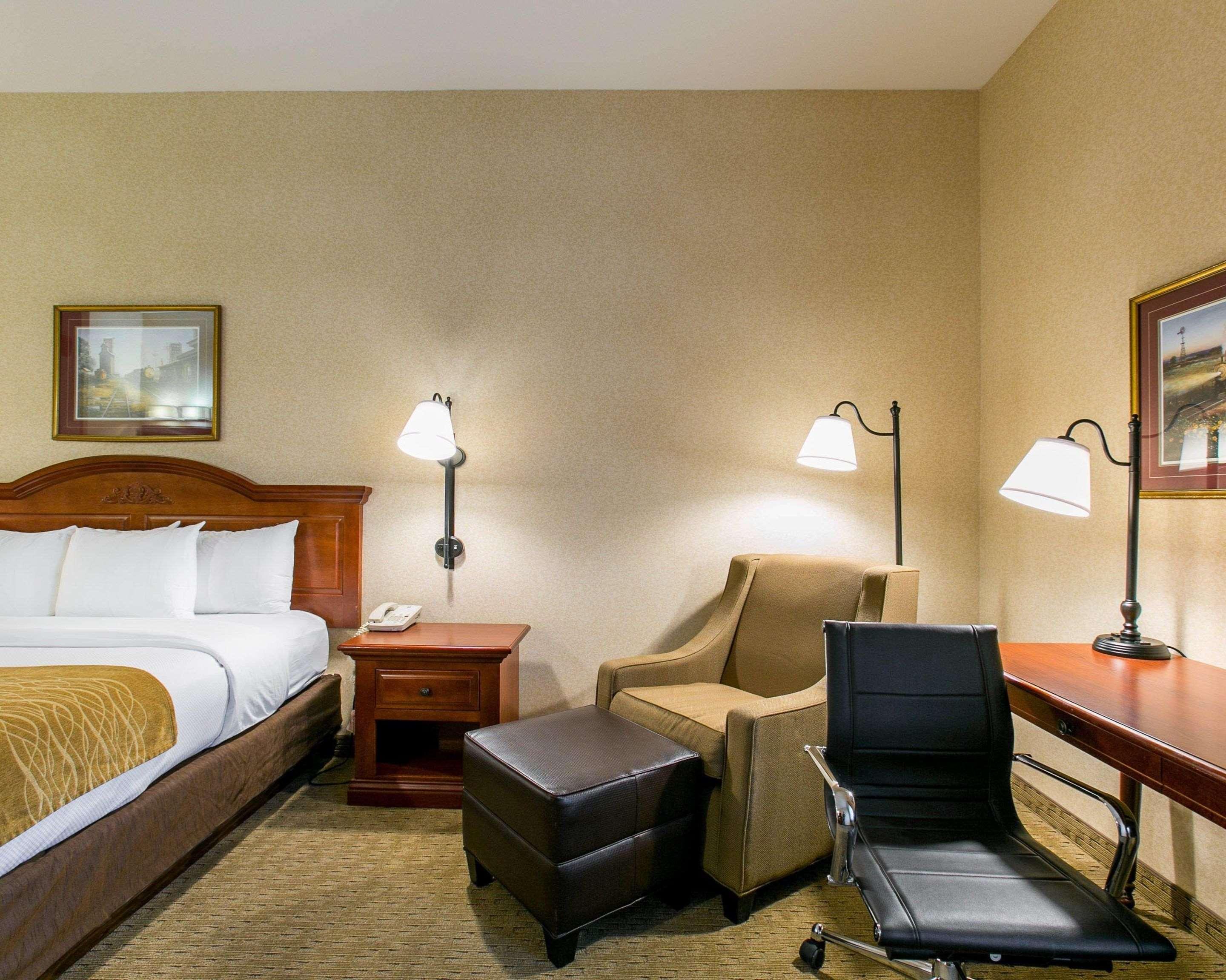 Comfort Inn Warrensburg Station Bagian luar foto