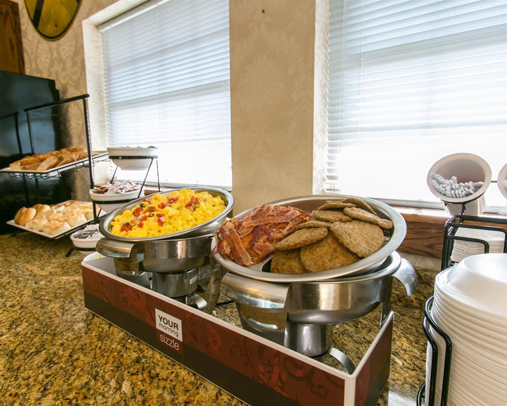 Comfort Inn Warrensburg Station Bagian luar foto