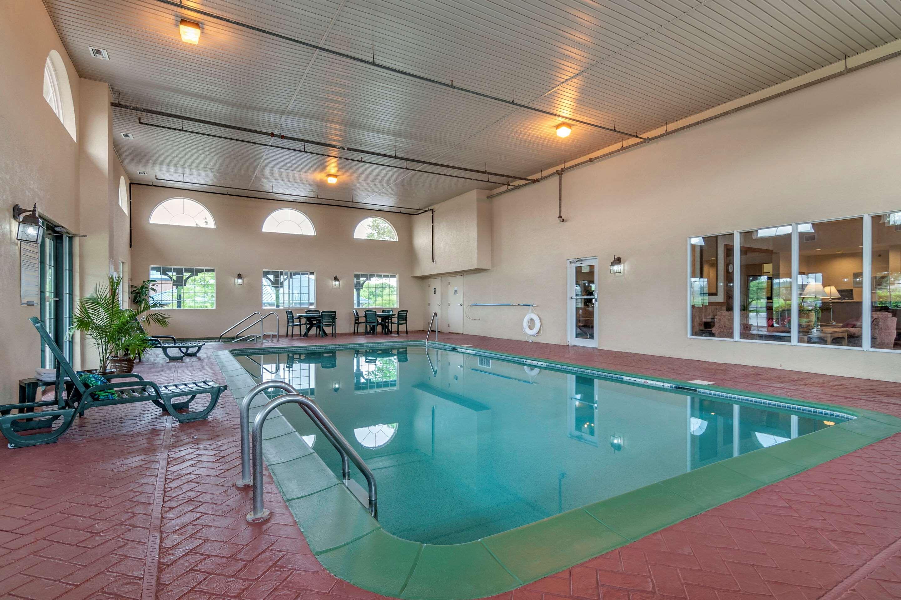 Comfort Inn Warrensburg Station Bagian luar foto