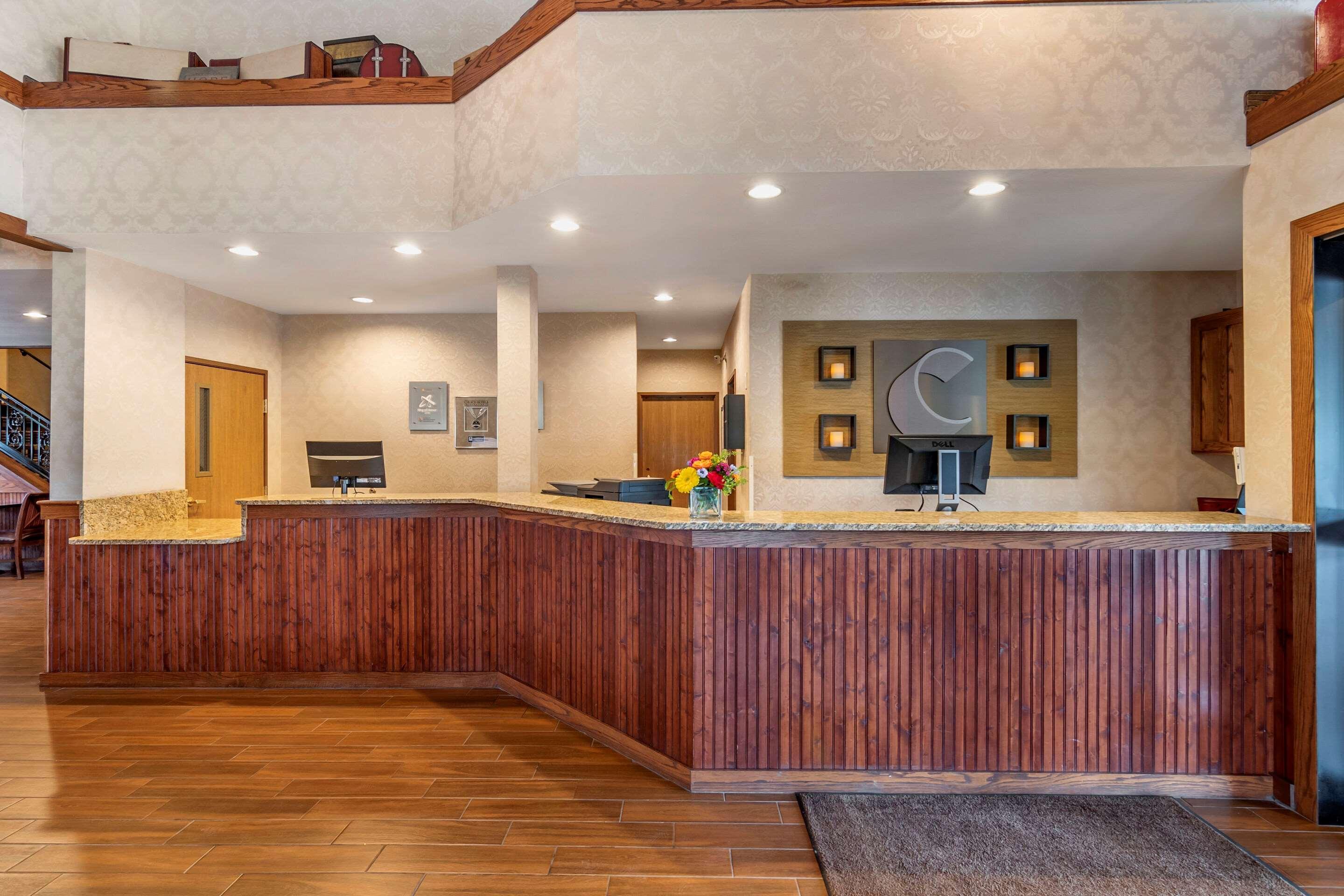 Comfort Inn Warrensburg Station Bagian luar foto