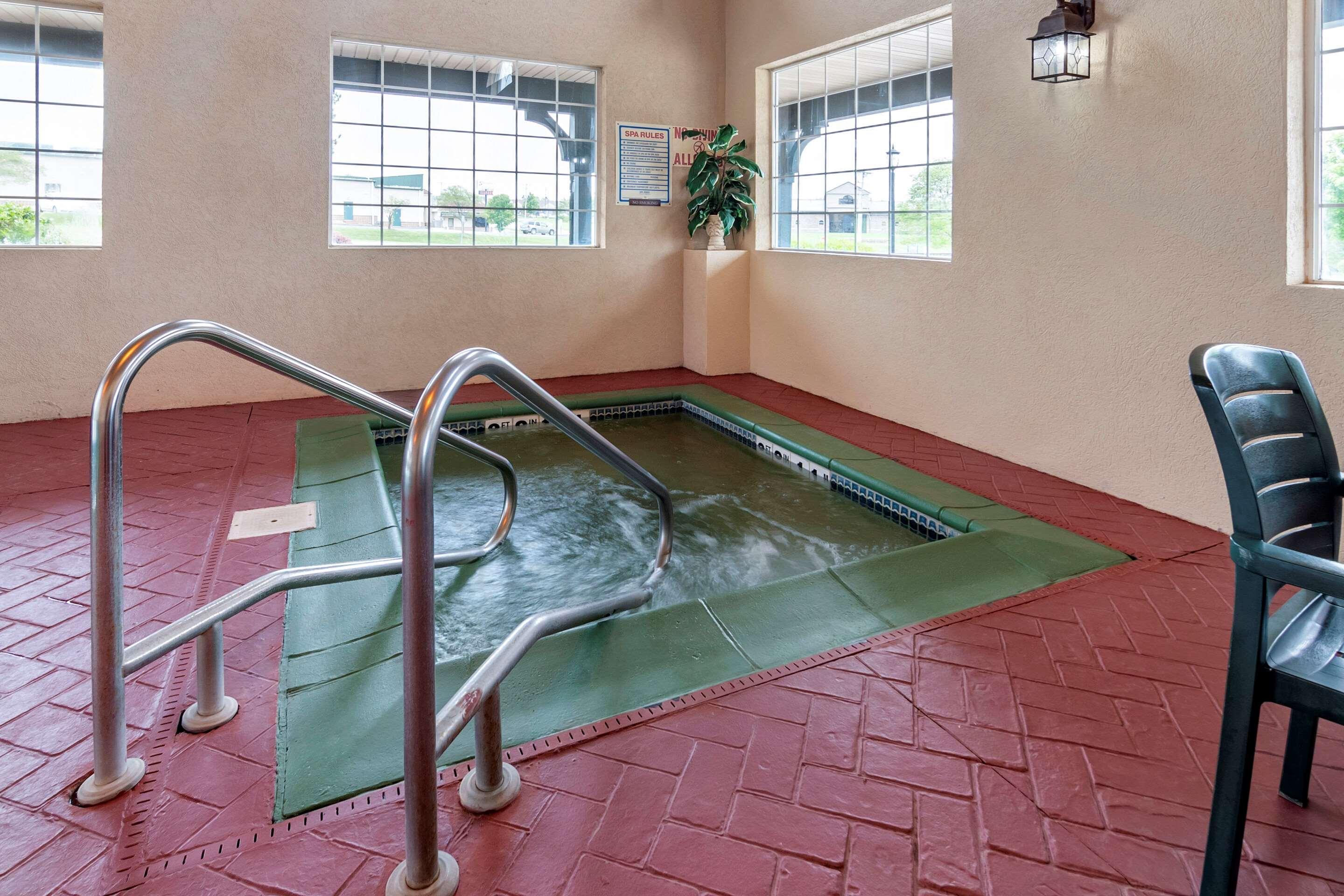 Comfort Inn Warrensburg Station Bagian luar foto