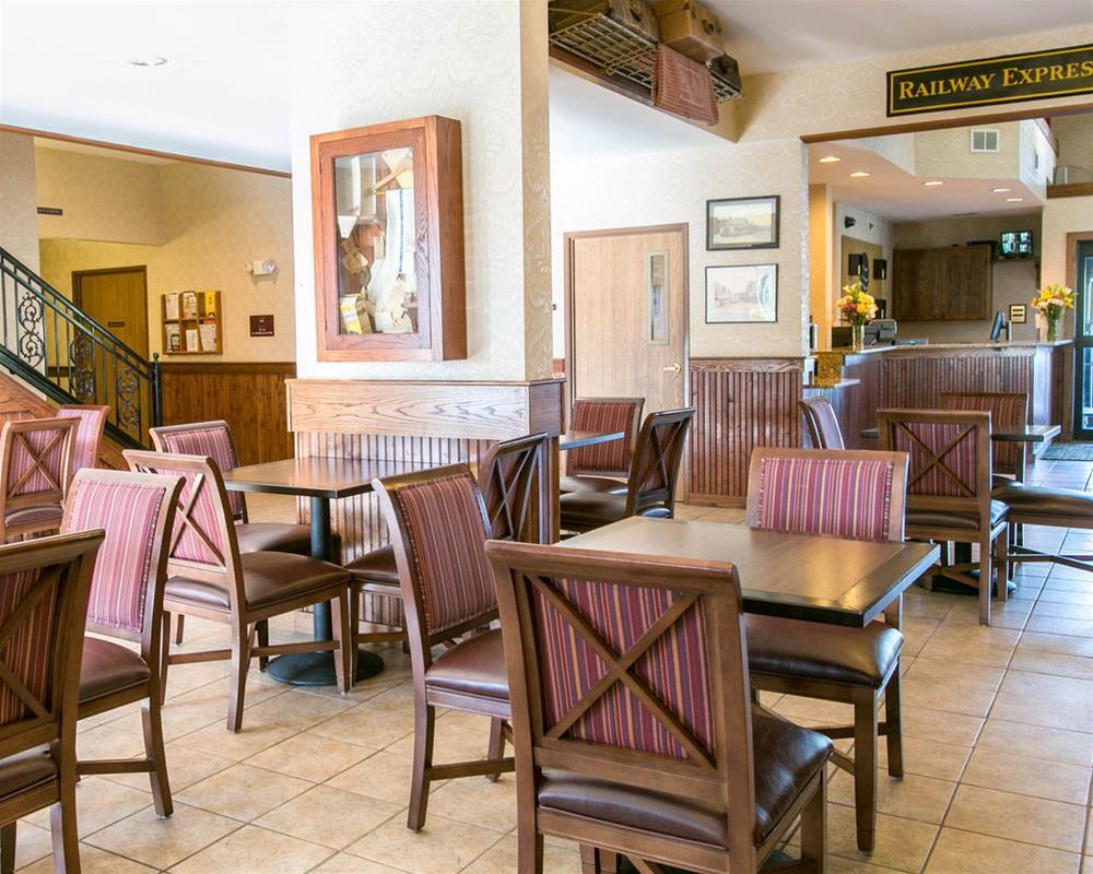 Comfort Inn Warrensburg Station Bagian luar foto