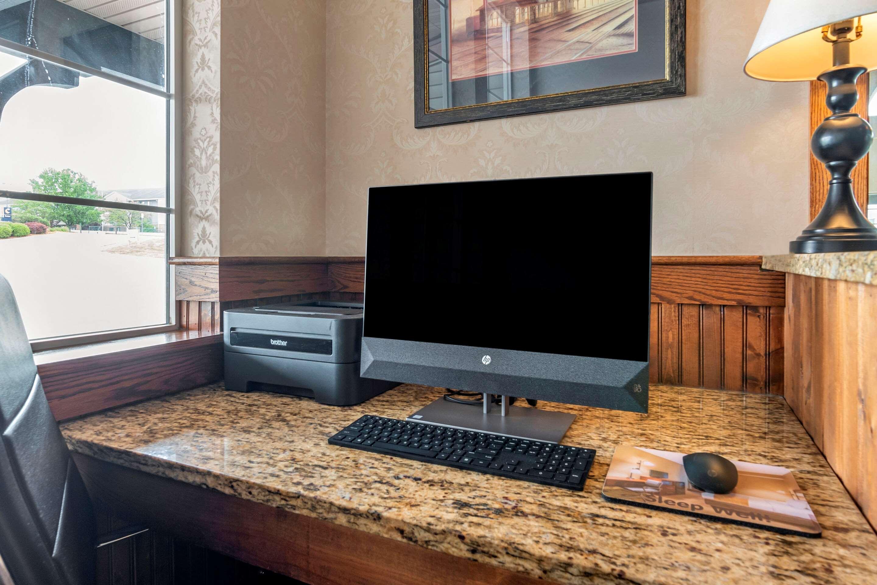 Comfort Inn Warrensburg Station Bagian luar foto