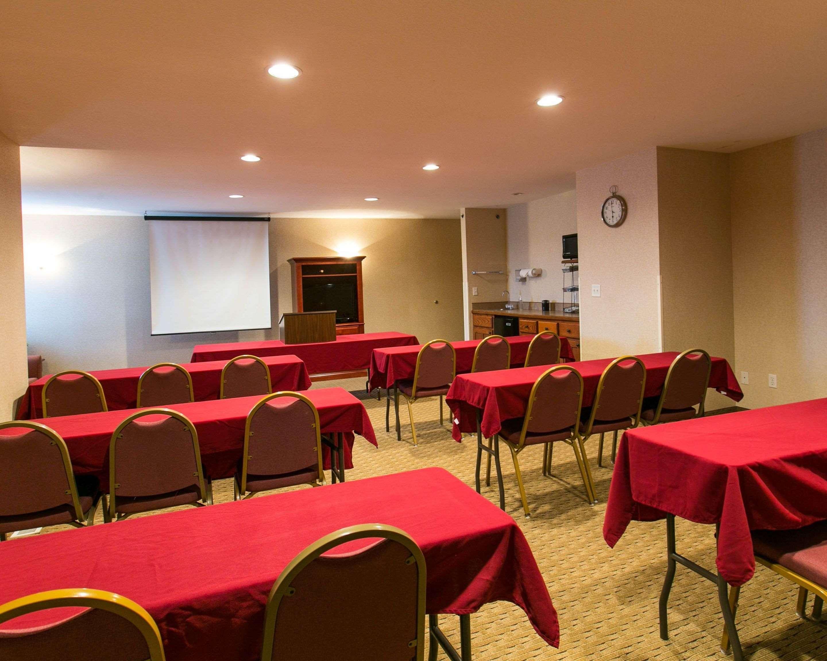 Comfort Inn Warrensburg Station Bagian luar foto