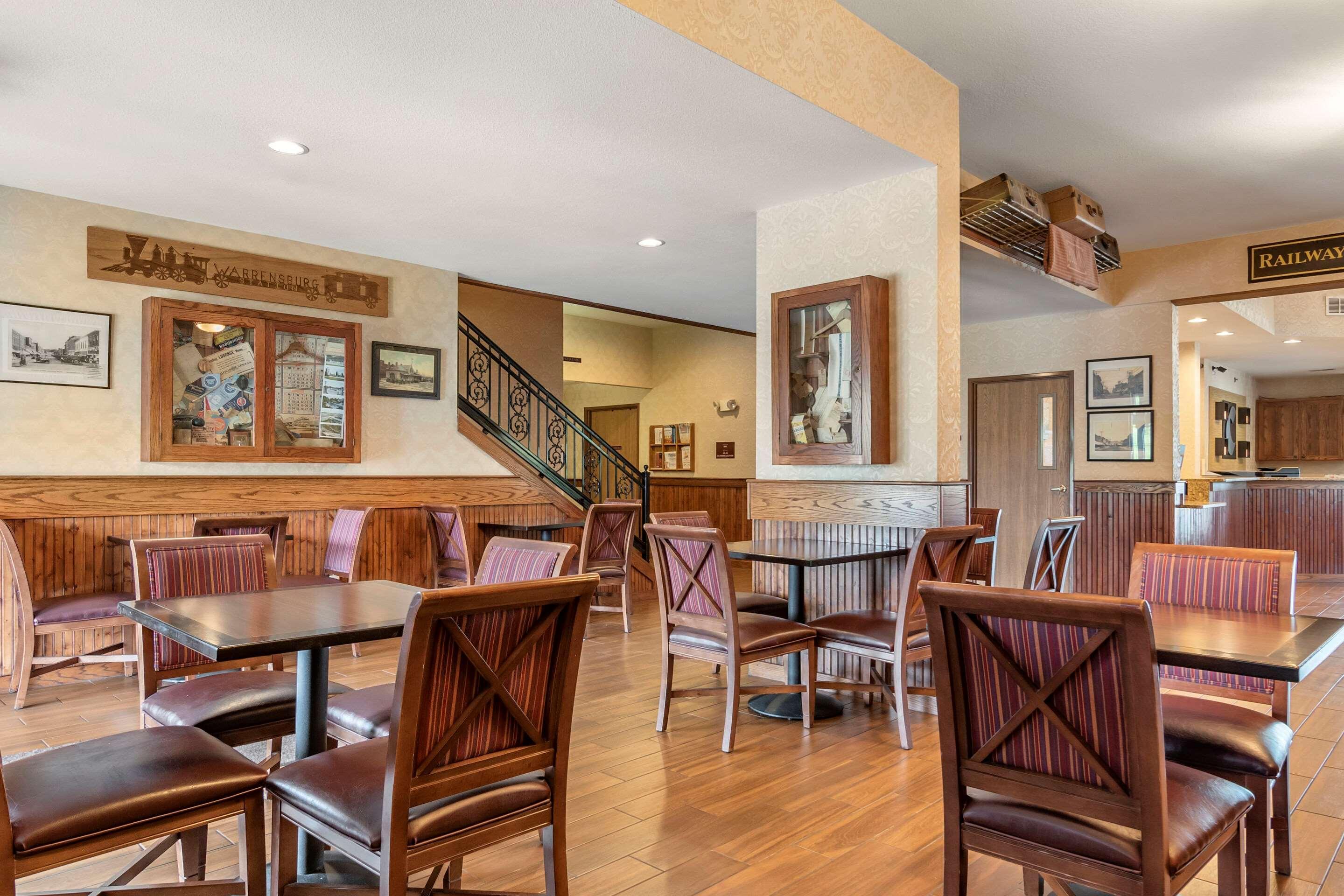 Comfort Inn Warrensburg Station Bagian luar foto