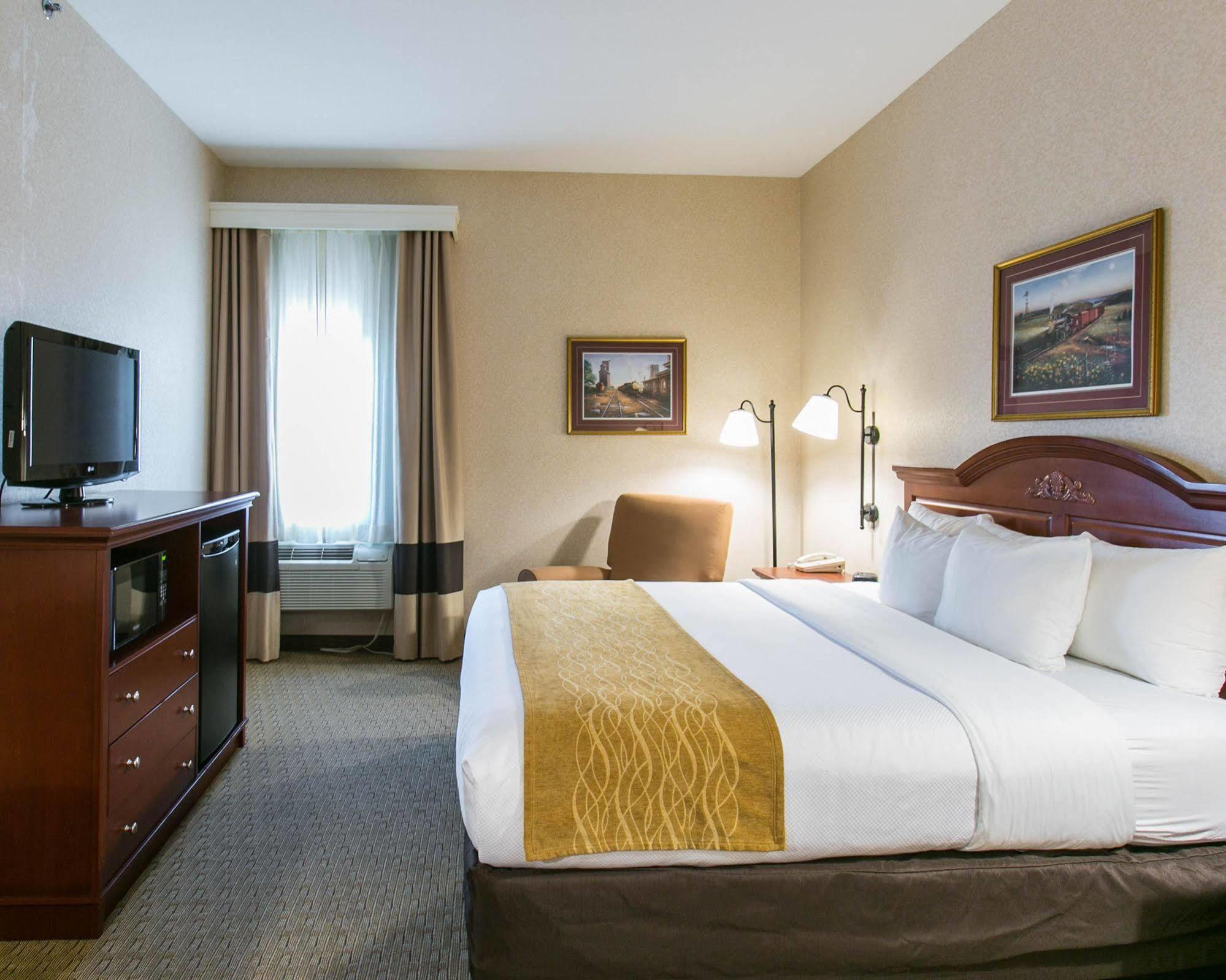 Comfort Inn Warrensburg Station Bagian luar foto