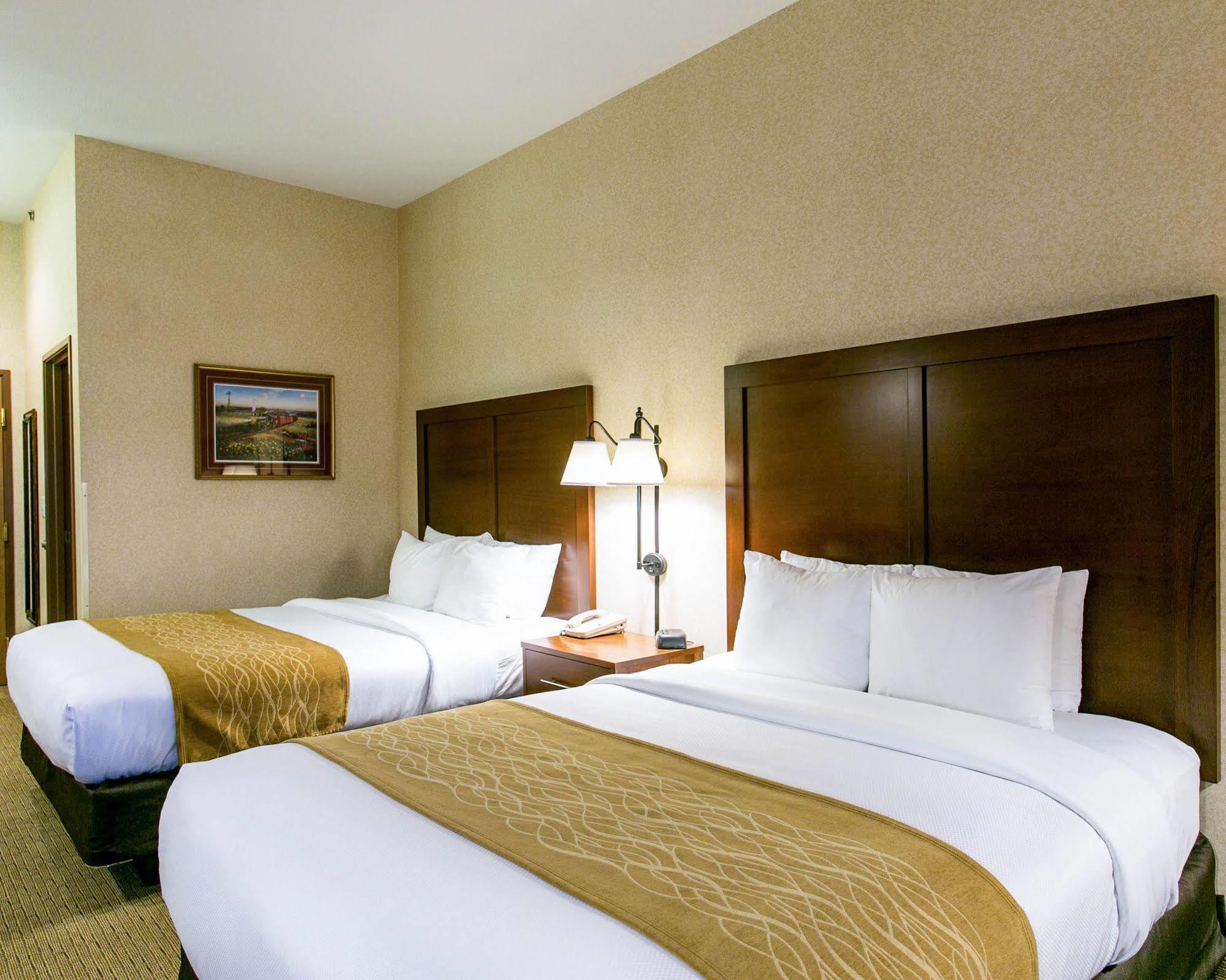 Comfort Inn Warrensburg Station Bagian luar foto