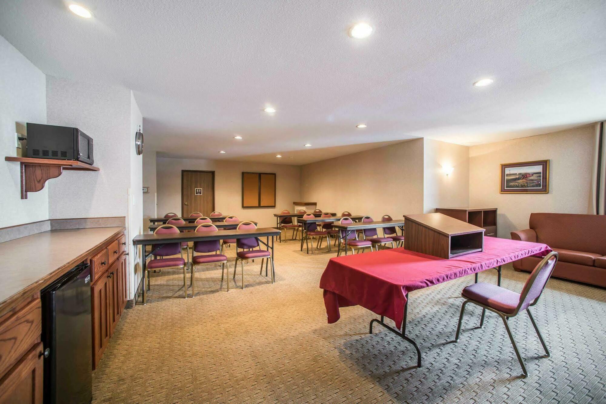 Comfort Inn Warrensburg Station Bagian luar foto