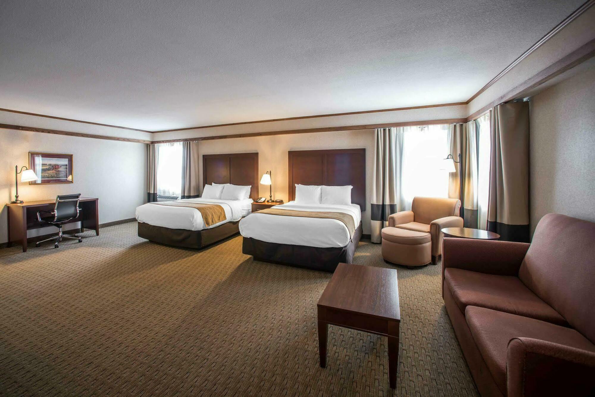 Comfort Inn Warrensburg Station Bagian luar foto